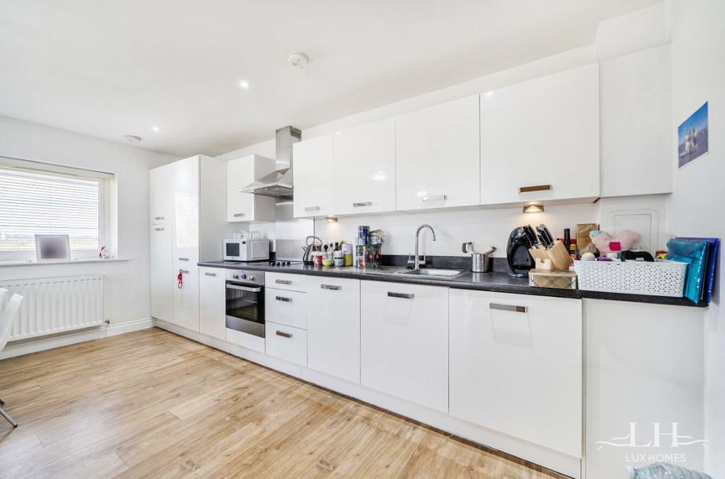 Additional image 4 of 2 bed flat for saleRiverwood Court, Hornchurch RM11