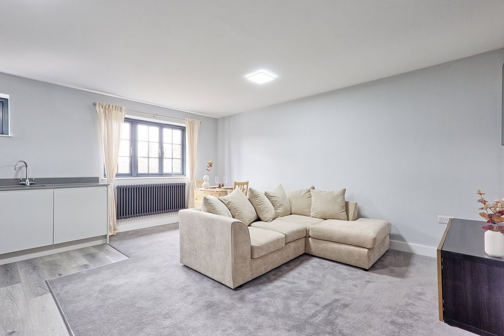 1 bed flat for saleCoxs Yard, Braintree CM7 photo 2
