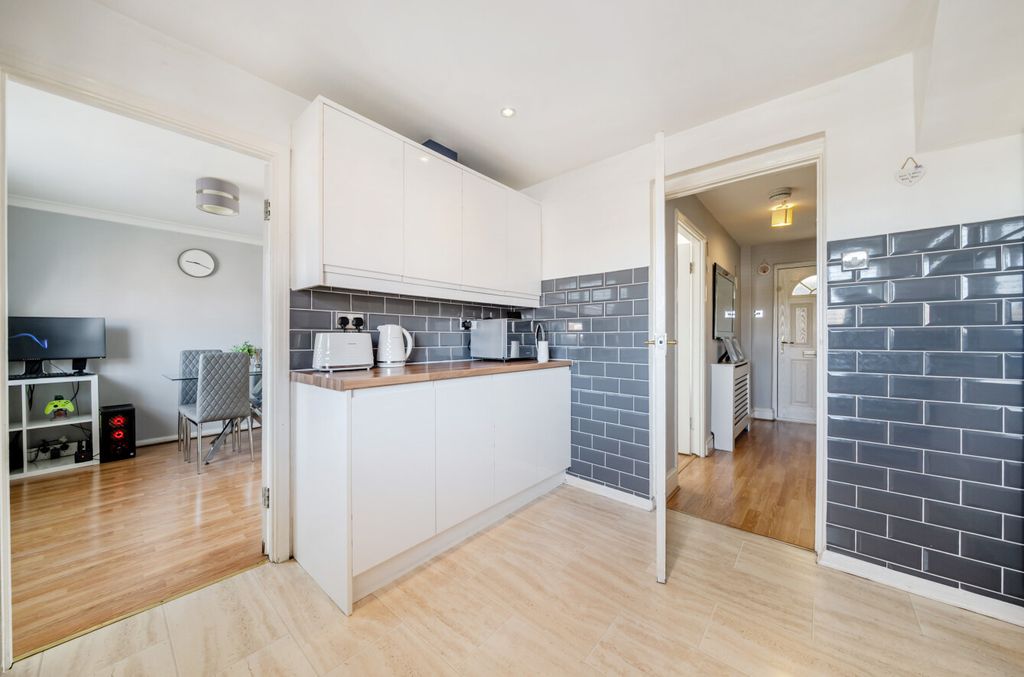Additional image 3 of 3 bed maisonette for saleMagpie Hall Lane, Bromley BR2