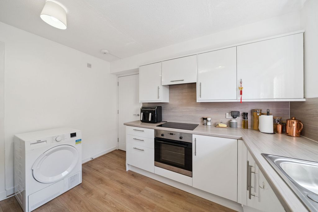 Additional image 10 of 2 bed flat for saleFlat 23 Tower Place, 6 East Clyde Street, Helensburgh G84