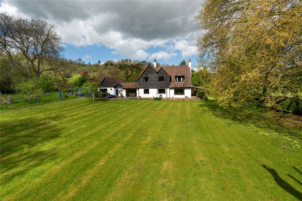 Additional image 27 of 4 bed detached house for salePebblehill Road, Betchworth, Surrey RH3