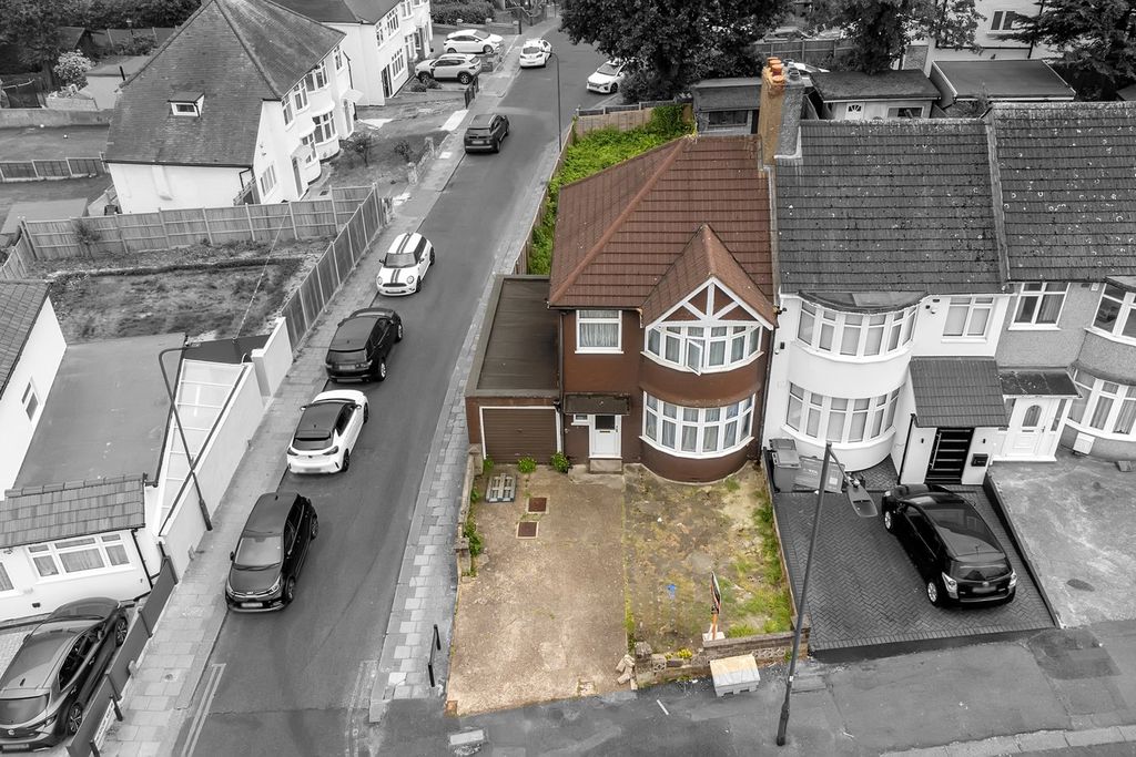 Additional image 17 of 3 bed terraced house for saleWakemans Hill Avenue, London NW9