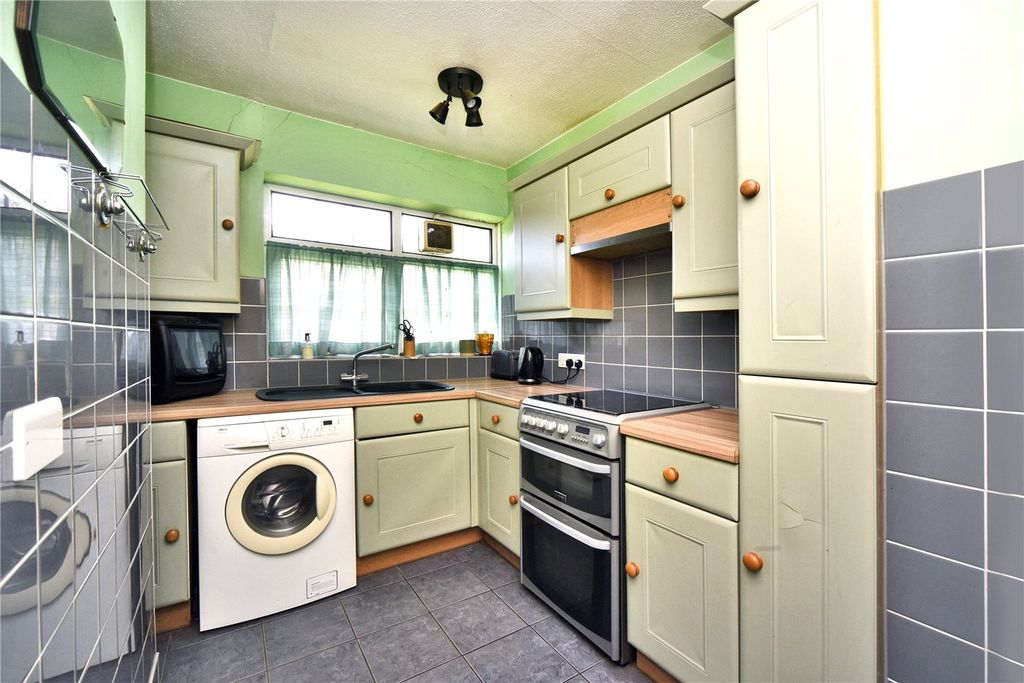Additional image 4 of 2 bed flat for saleAvenue Road, Banstead, Surrey SM7