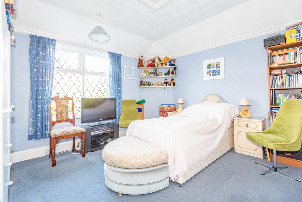 Additional image 26 of 4 bed detached bungalow for saleRiverside Avenue, Broxbourne EN10