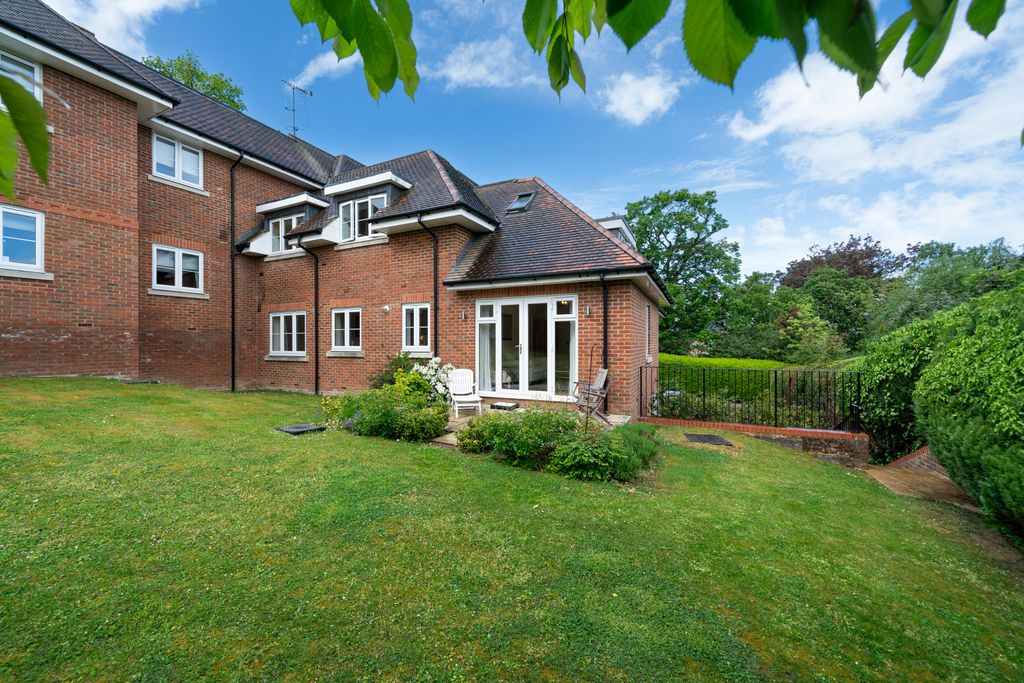Additional image 19 of 2 bed flat for saleChesham Road, Berkhamsted HP4
