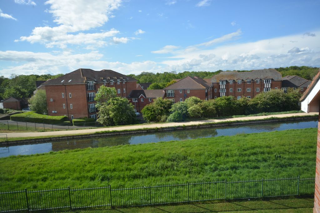 Additional image 4 of 2 bed flat for saleVancouver Road, Broxbourne EN10