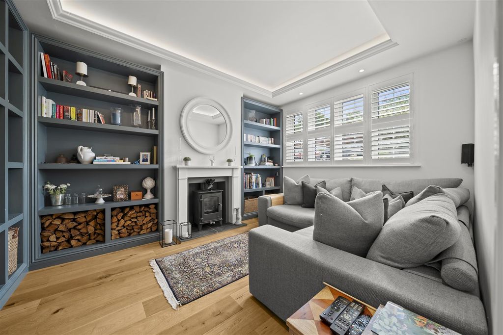 Additional image 10 of 4 bed semi-detached house for saleManor House Gardens, Abbots Langley WD5