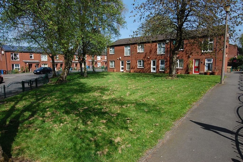 Additional image 10 of 2 bed flat for saleLockingate Street, Ashton-Under-Lyne, Greater Manchester OL6