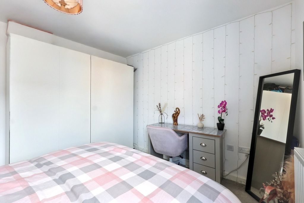 Additional image 8 of 2 bed flat for sale21 Hop House Furrow Crescent, Curbridge, Witney OX29