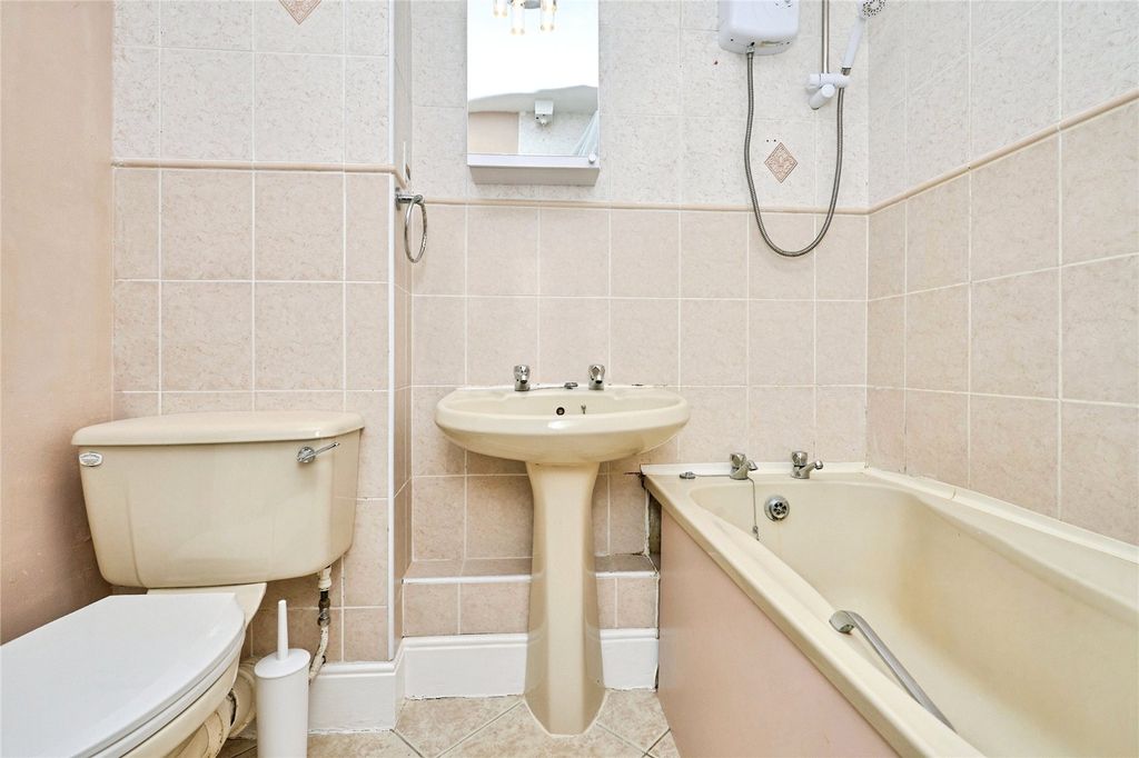 Additional image 5 of 1 bed flat for saleThe Warren, Sandown, Isle Of Wight PO36