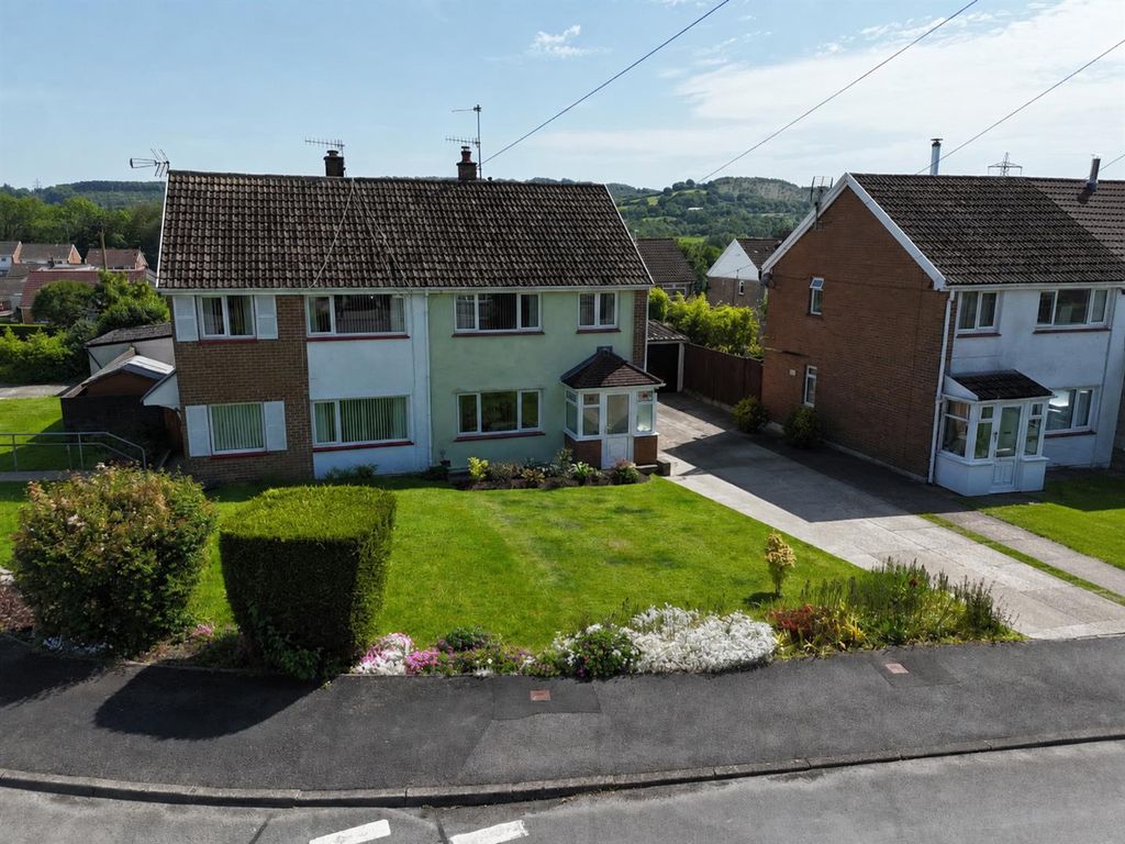 3 bed semi-detached house for saleRidgeway, Machen, Caerphilly CF83