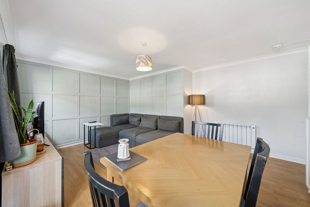 Additional image 9 of 2 bed flat for saleFlat 23 Tower Place, 6 East Clyde Street, Helensburgh G84