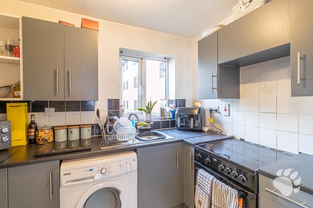 Additional image 8 of 2 bed flat for saleCopperfields, Laindon SS15