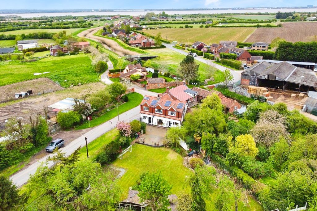 4 bed semi-detached house for saleFerry Road, Barrow Haven, Lincolnshire DN19