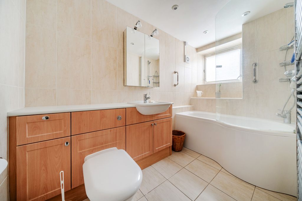 Additional image 13 of 2 bed town house for saleEast St. Helen Street, Abingdon OX14