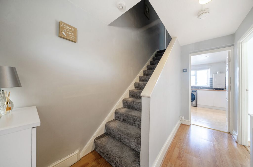Additional image 9 of 3 bed maisonette for saleMagpie Hall Lane, Bromley BR2