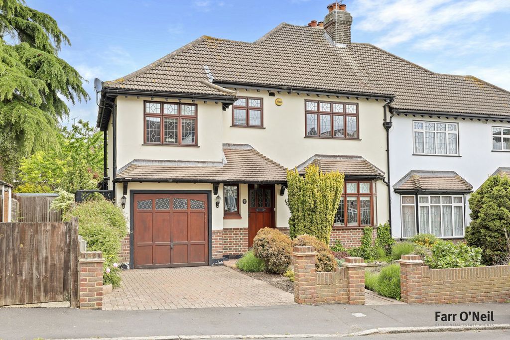Additional image 29 of 4 bed semi-detached house for saleForest Side, Buckhurst Hill IG9