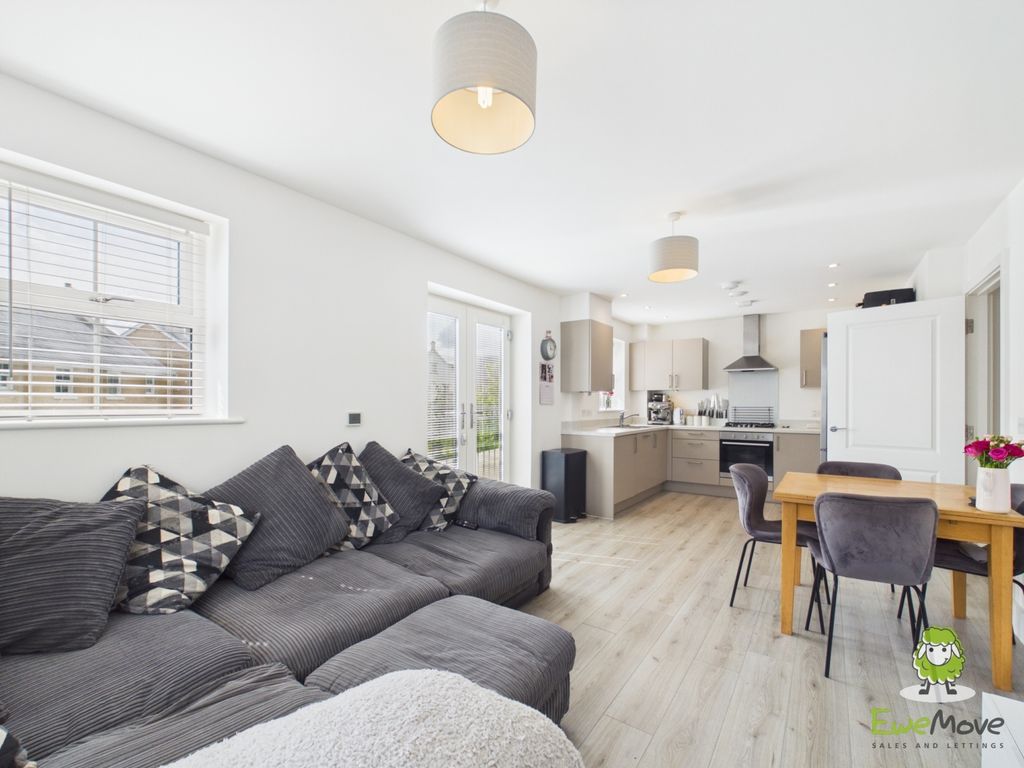 Additional image 12 of 2 bed flat for saleSenate Court, 7 Aurum Green Avenue Chineham, Chineham, Basingstoke, Hampshire RG24