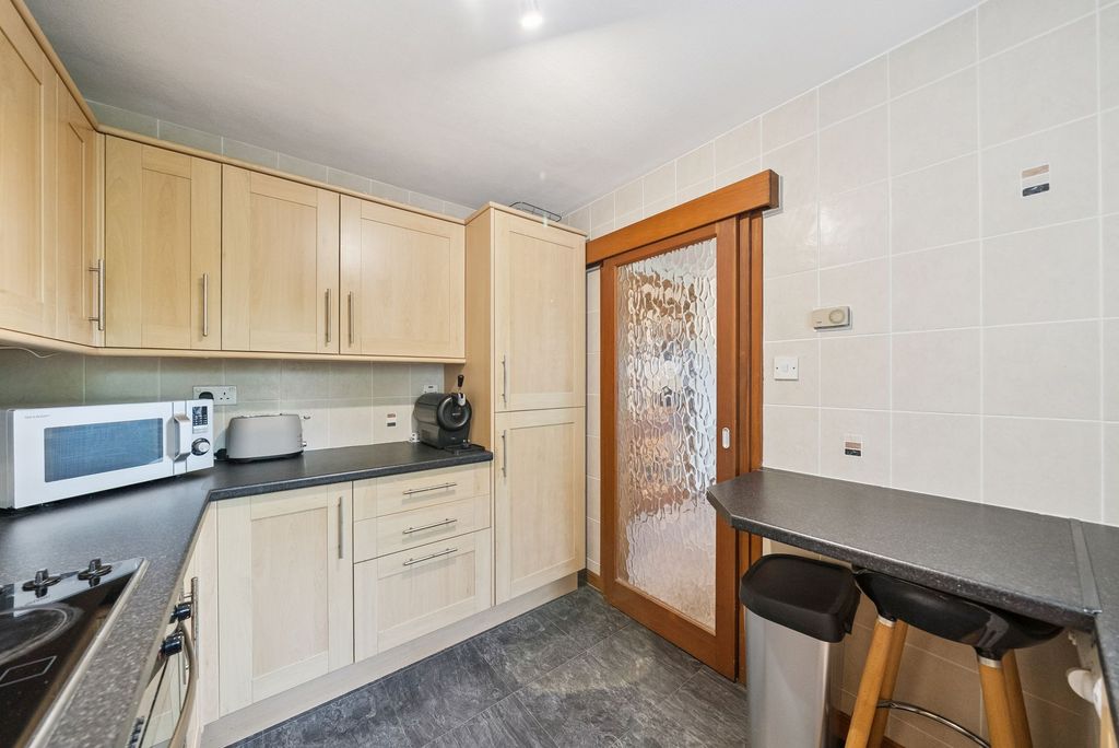 Additional image 10 of 2 bed flat for sale4 Lomond Court, Helensburgh G84