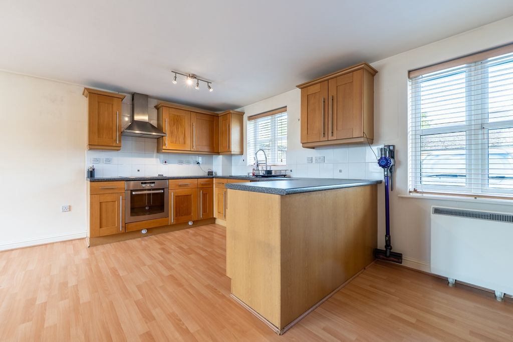 Additional image 11 of 2 bed flat for saleHeyford House, 65 Trefoil Way, Carterton, Oxfordshire OX18