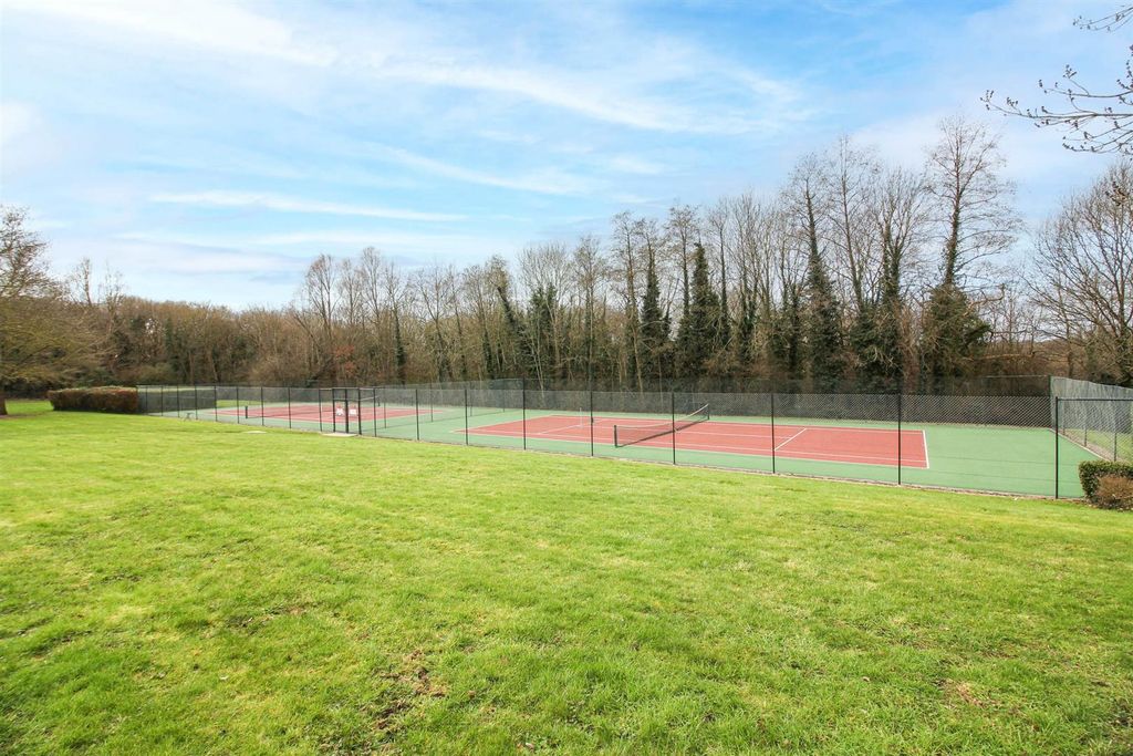 Additional image 23 of 2 bed flat for saleEpping New Road, Buckhurst Hill IG9