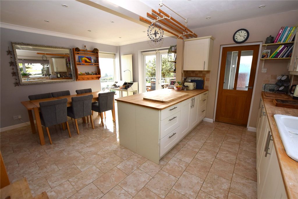 Additional image 3 of 4 bed detached house for saleGrebe Close, Alton, Hampshire GU34