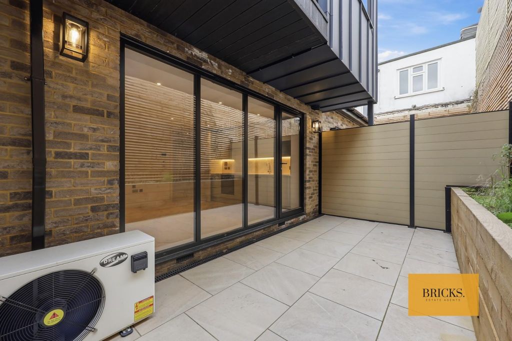 Additional image 2 of 1 bed flat for saleBuckhurst Mews, Queens Road, Buckhurst Hill IG9