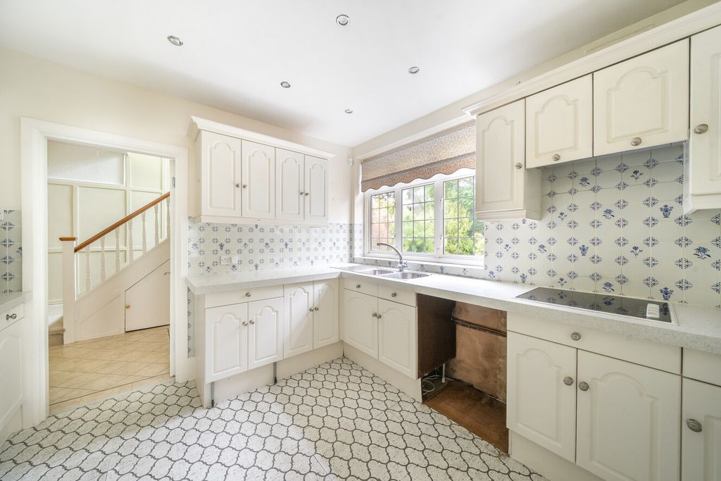 Additional image 7 of 4 bed detached house for saleDen Close, Beckenham BR3