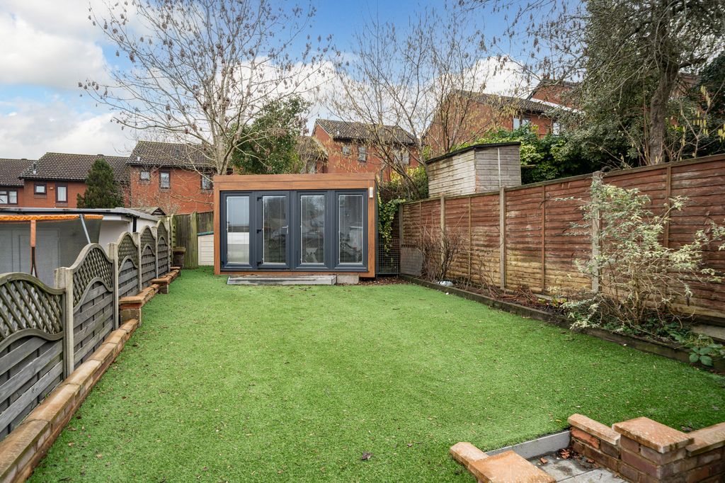 Additional image 18 of 4 bed semi-detached house for saleWoodlands Avenue, Berkhamsted HP4