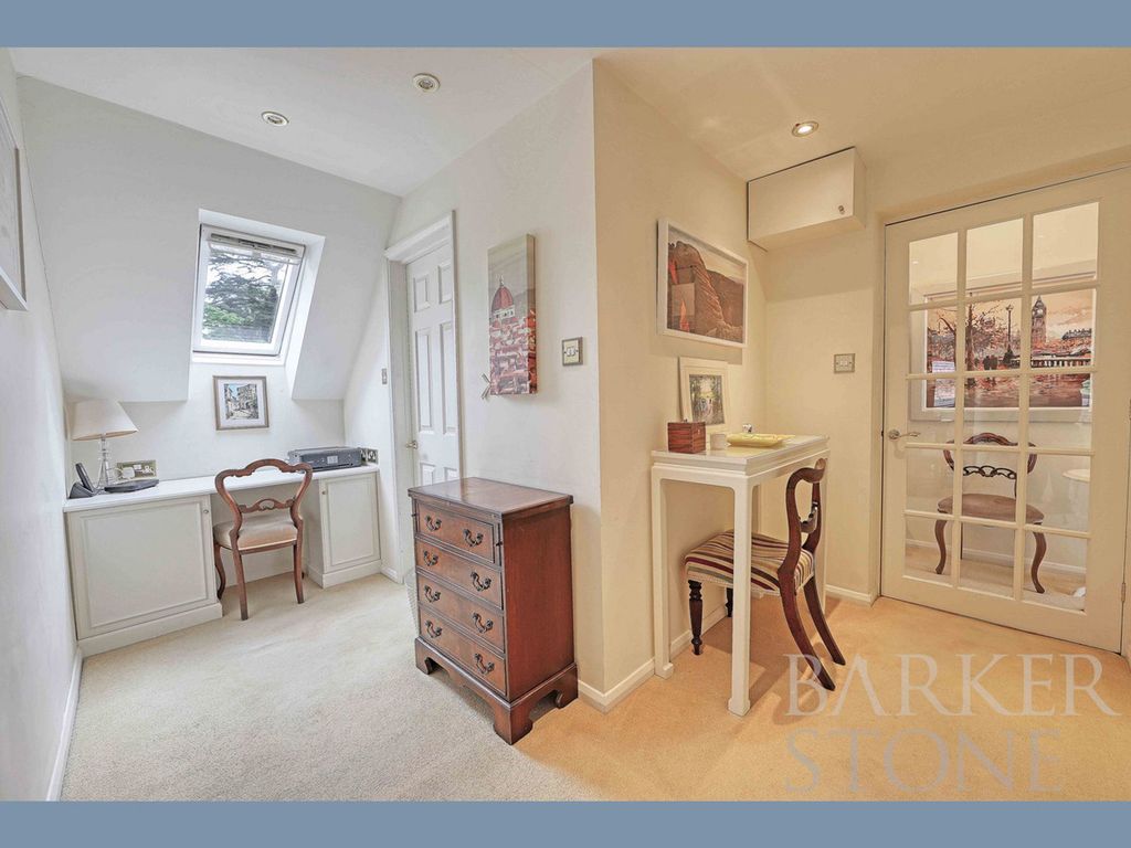 2 bed flat for saleRiversdale, Bourne End SL8 photo 3
