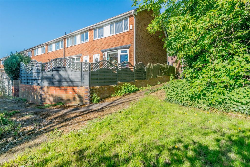 Additional image 21 of 3 bed town house for saleCliffe Park Drive, Wortley, Leeds LS12