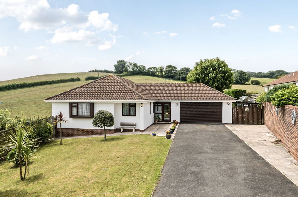 3 bed bungalow for saleHuccaby Close, Brixham, Devon TQ5