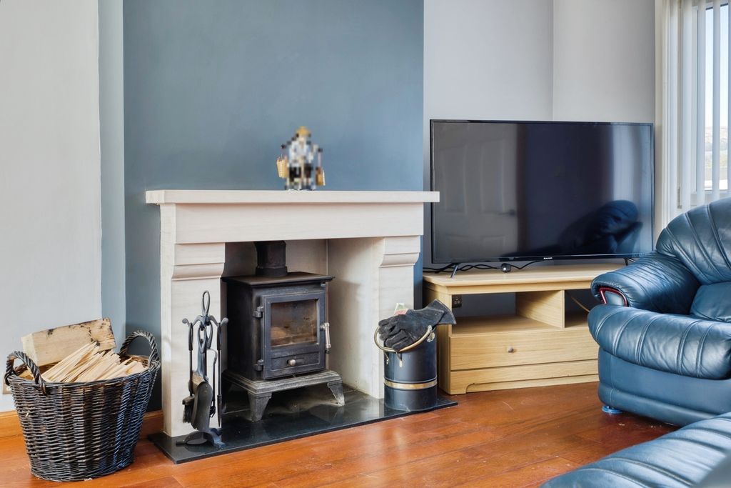 2 bed semi-detached house for saleSmith Crescent, Alexandria G83 photo 5