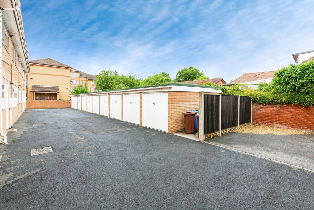 Additional image 16 of 2 bed flat for saleClifton Drive South, Lytham St. Annes, Lancashire FY8