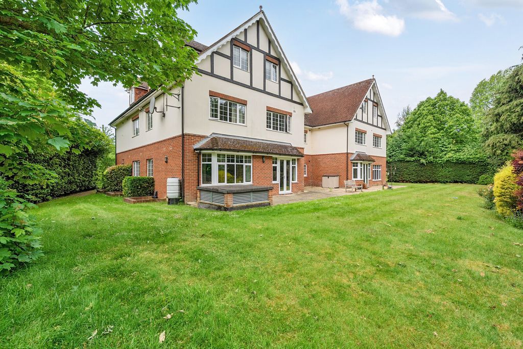 Additional image 4 of 2 bed flat for saleWilson Way, Horsell, Woking GU21