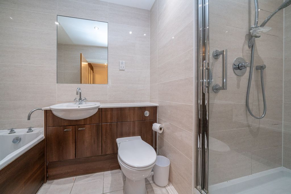 Additional image 11 of 2 bed flat for saleChesham Road, Berkhamsted HP4