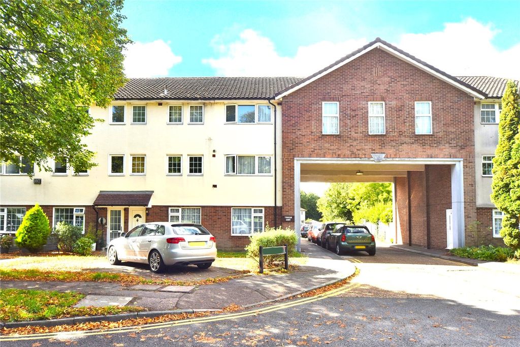 2 bed flat for saleAvenue Road, Banstead, Surrey SM7