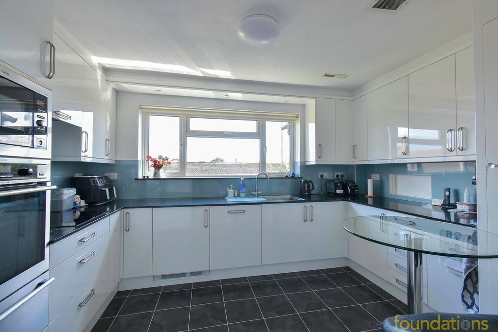 Additional image 3 of 3 bed flat for saleCollington Avenue, Bexhill-On-Sea TN39