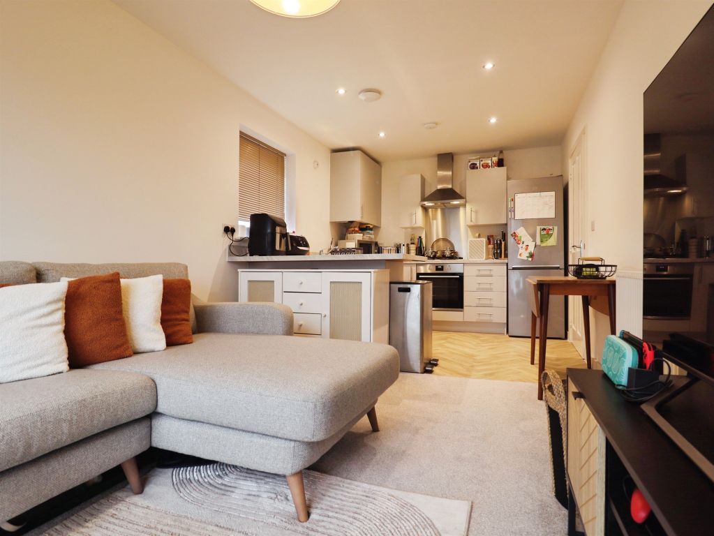2 bed flat for saleDol Glaswg, Capel Llanilltern, Cardiff CF5 photo 5