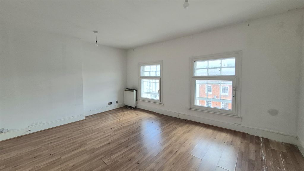 1 bed flat for saleMarket Square, Buckingham MK18 photo 2