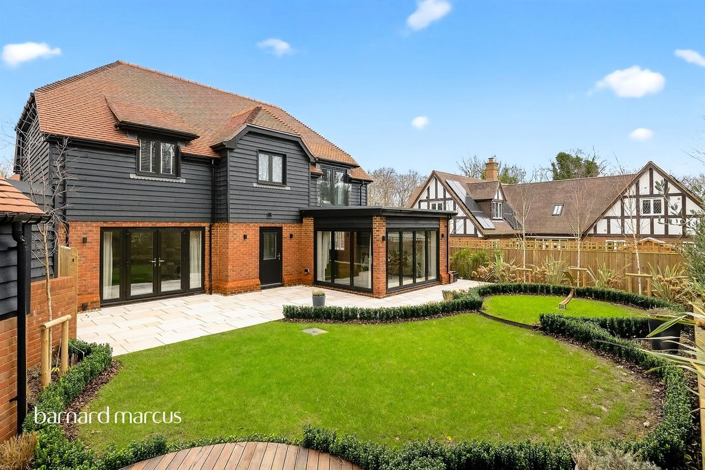 4 bed detached house for saleHuntersfield Farm, Fairlawn Road, Banstead SM7