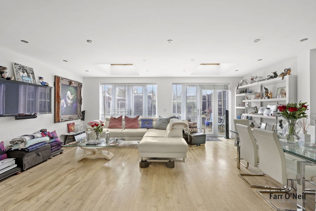 Additional image 3 of 3 bed end terrace house for salePalmerston Road, Buckhurst Hill IG9
