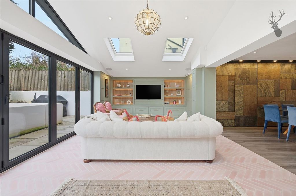 Additional image 16 of 4 bed detached house for saleRussell Road, Buckhurst Hill IG9