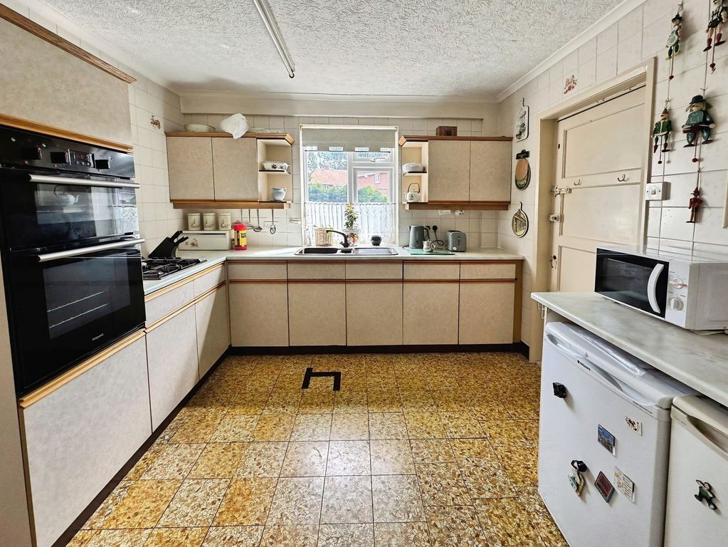 3 bed semi-detached house for salePark View, Blaydon-On-Tyne NE21 photo 3