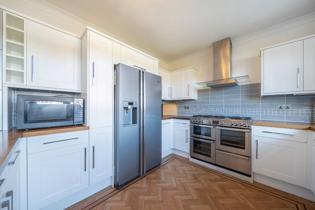Additional image 7 of 5 bed semi-detached house for saleSandhurst Road, Bexley, Kent DA5