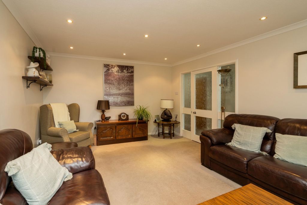 3 bed detached house for saleCherry Tree Park, Balerno EH14 photo 3