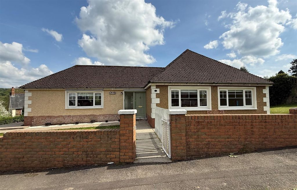 3 bed detached bungalow for saleManor Road, Pontllanfraith, Blackwood NP12