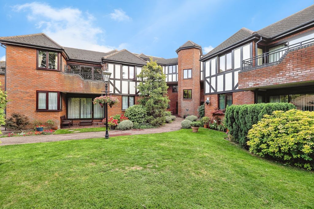 2 bed flat for saleRidgemont Place, Parkstone Avenue, Hornchurch, Essex RM11