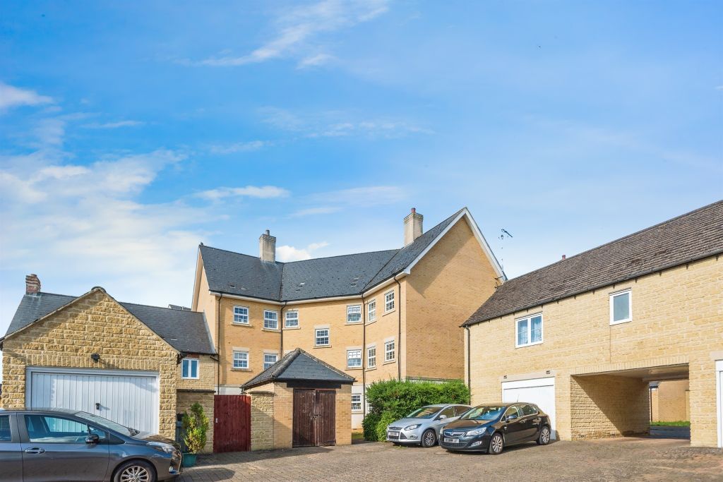 Additional image 11 of 2 bed flat for saleFlax Crescent, Carterton OX18