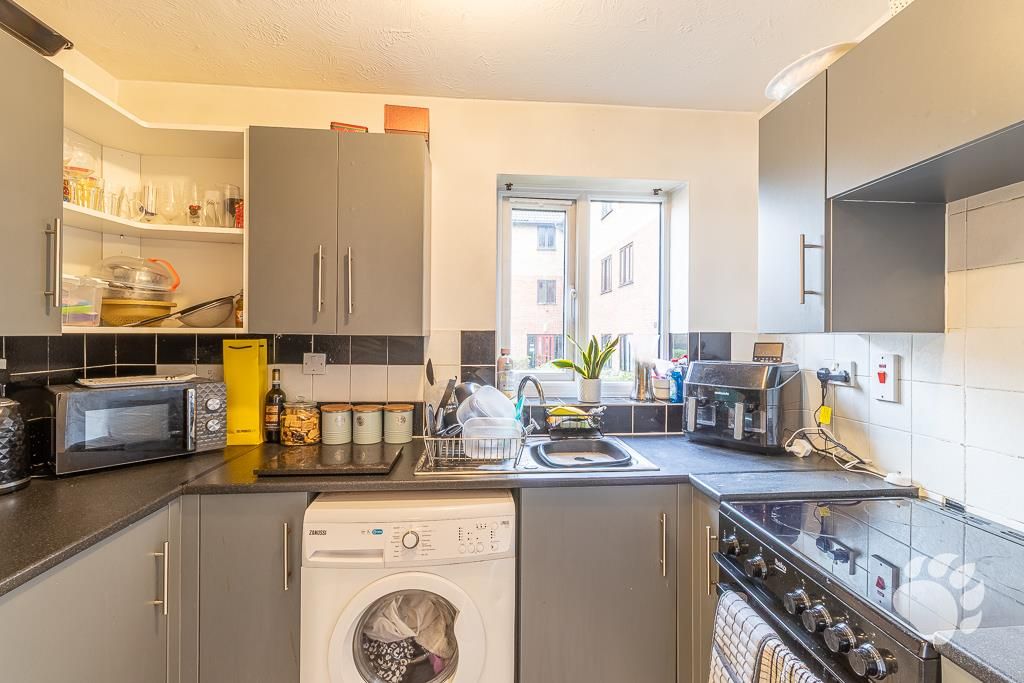 Additional image 10 of 2 bed flat for saleCopperfields, Laindon SS15